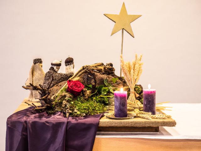 LIturgische bloemschikking 1e advent